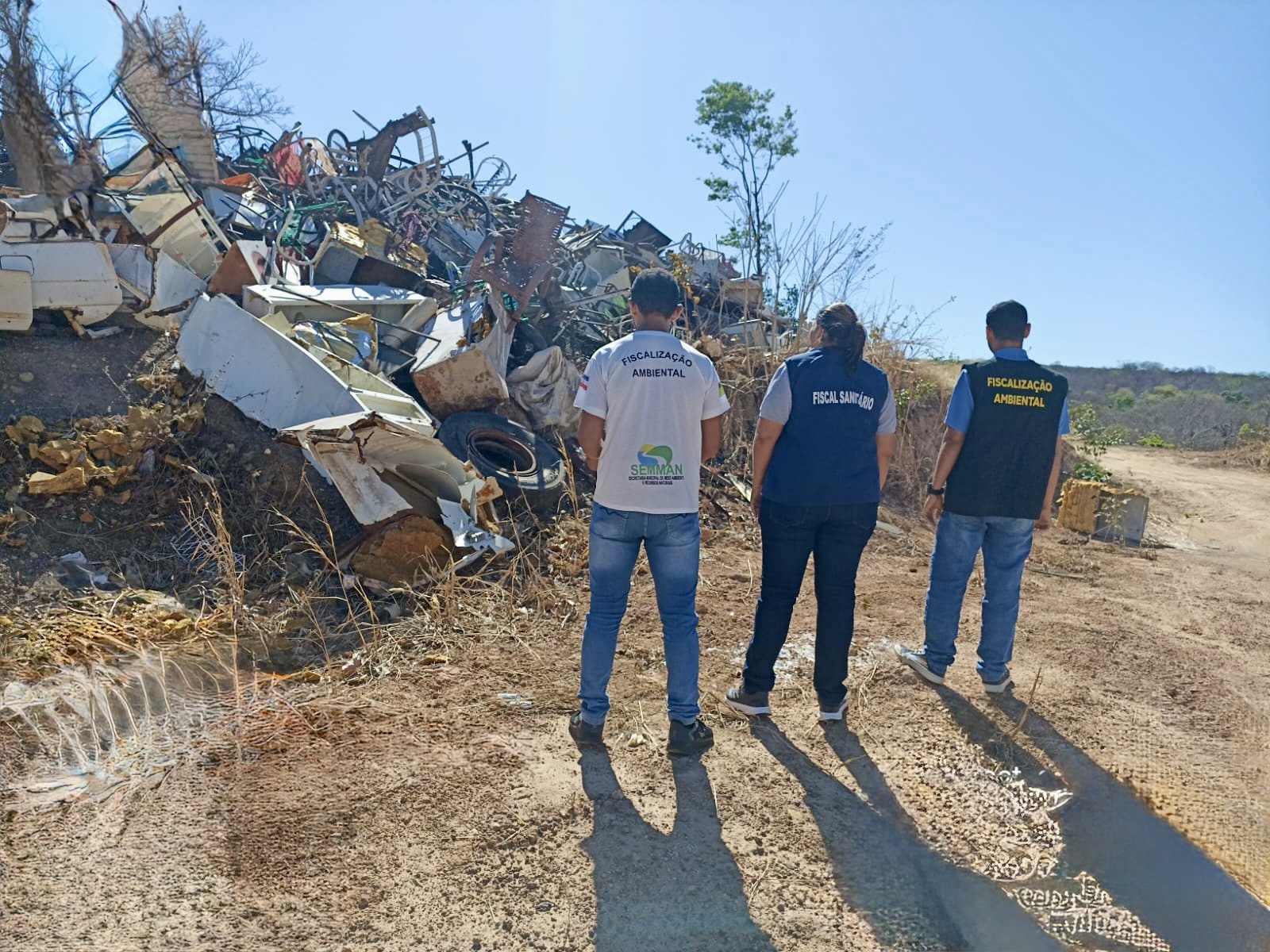 SEMMAN fiscaliza área urbana e determina retirada de sucata irregular ...